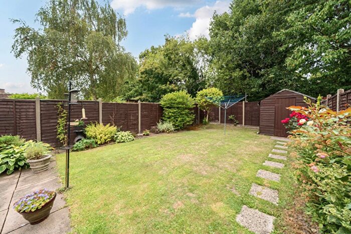 3 Bedroom House For Sale In Haslemere Close To High Street, GU27