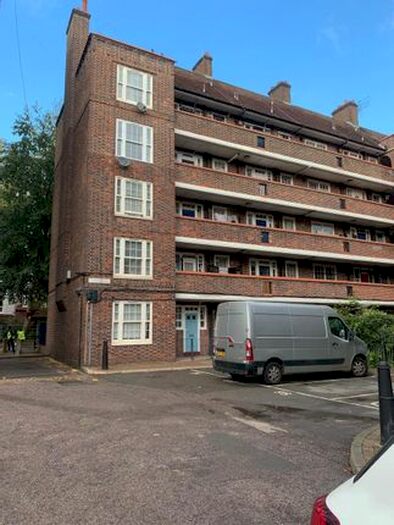 3 Bedroom Flat To Rent In Bromley High Street, Bow, E3