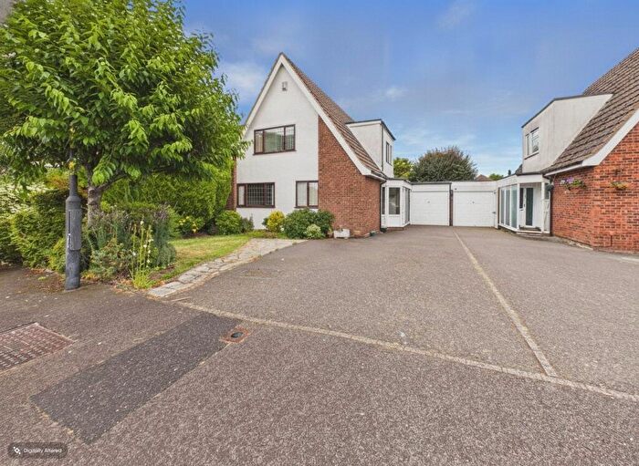 4 Bedroom Link Detached House For Sale In Alcester Drive, Sutton Coldfield, B73