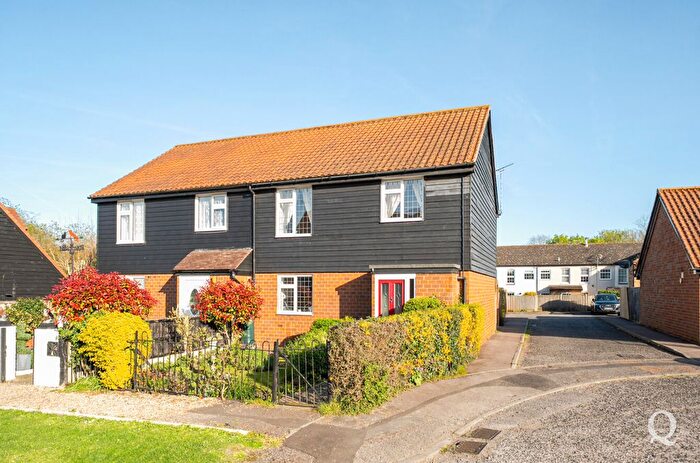 3 Bedroom Semi Detached House For Sale In Fruiterers Close, Rodmersham, Sittingbourne, Kent, ME9