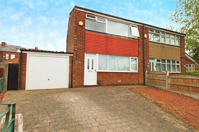 3 Bedroom Semi-Detached House For Sale In Heys Avenue, Wardley, Swinton, Manchester, M27