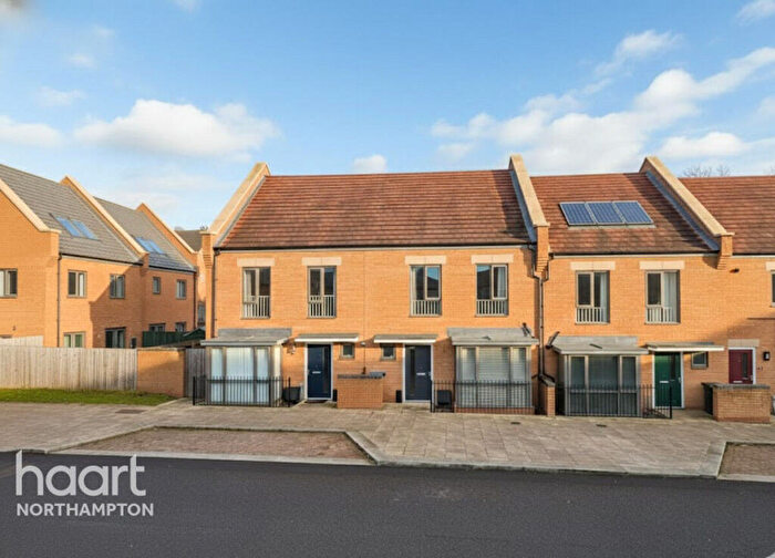 3 Bedroom Terraced House For Sale In Ashby Wood Drive, Northampton, NN5