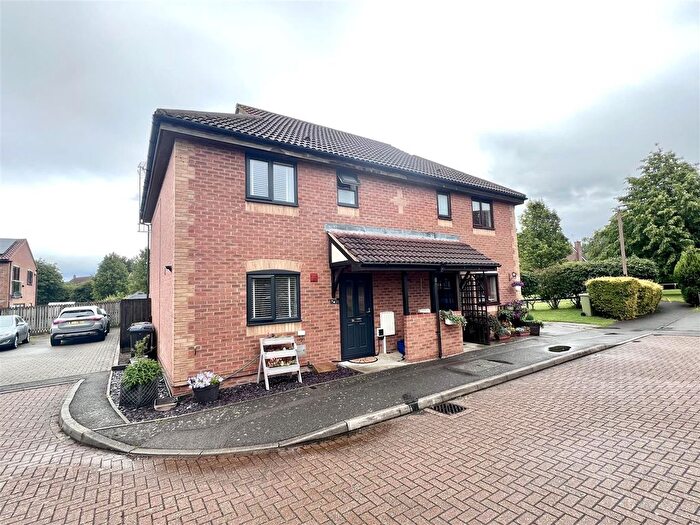 3 Bedroom Property For Sale In Ladymeadow Court, Middleton, Milton Keynes, MK10
