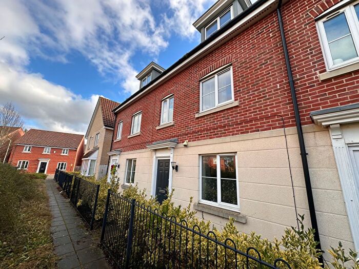 3 Bedroom Property To Rent In Orchid Drive, Red Lodge, Bury St. Edmunds, IP28