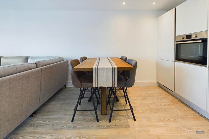 2 Bedroom Apartment For Sale In Riverside Quay, Southampton, SO14