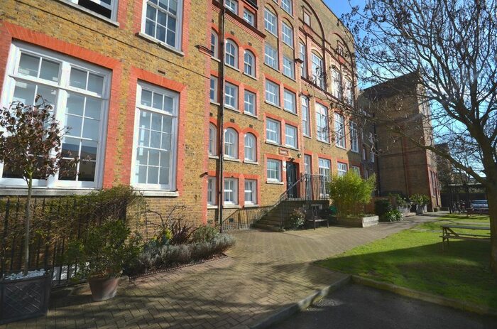 3 Bedroom Flat To Rent In Blackheath Road, London, SE10
