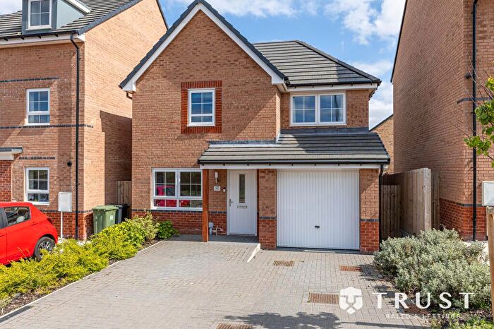 3 Bedroom Detached House For Sale In Leafcutter Way, Cleckheaton, BD19