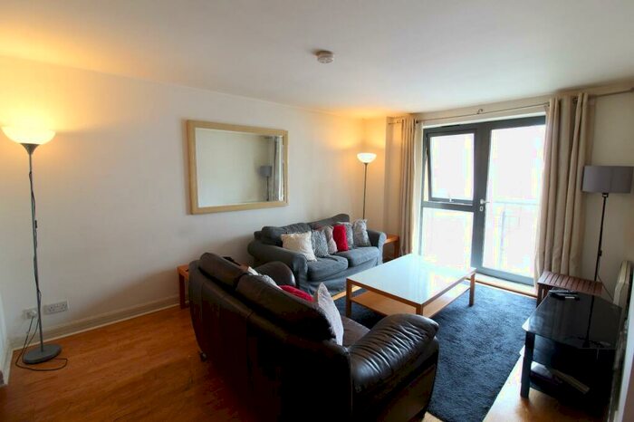2 Bedroom Flat To Rent In Calverley Street, Leeds, West Yorkshire, Uk, LS1
