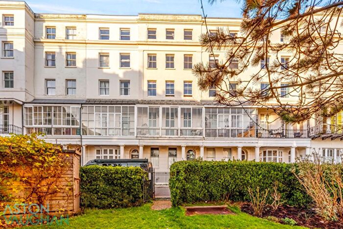 3 Bedroom Flat For Sale In Marine Square, Brighton, BN2