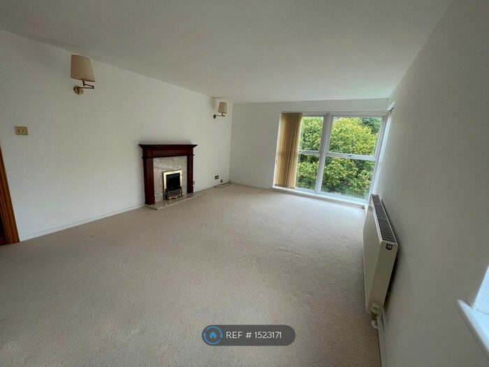 2 Bedroom Flat To Rent In Park House, Sidcup, DA14