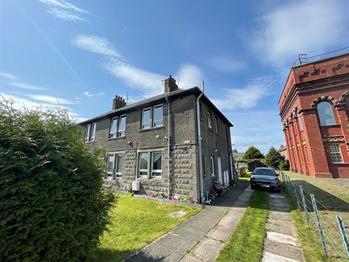 2 Bedroom Flat For Sale In Queens Gardens, Ladybank, KY15