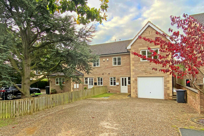 4 Bedroom Town House To Rent In Cedar Grove, Harrogate, HG2