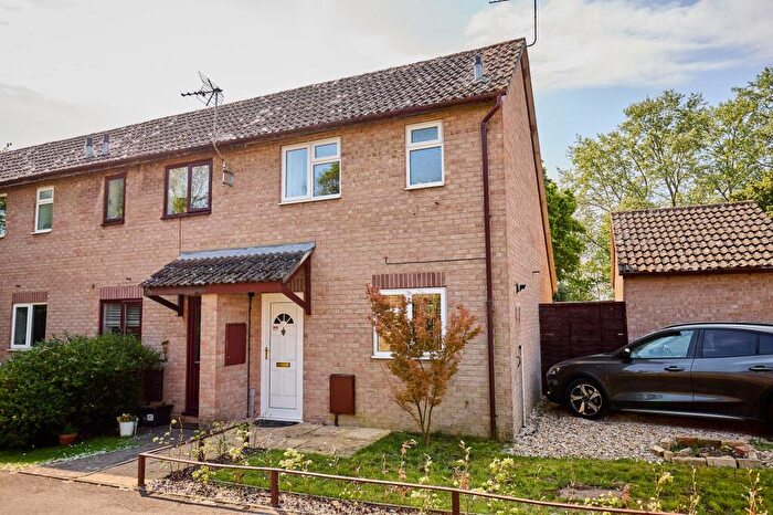 2 Bedroom End Of Terrace House For Sale In Thorney Leys, Witney, OX28