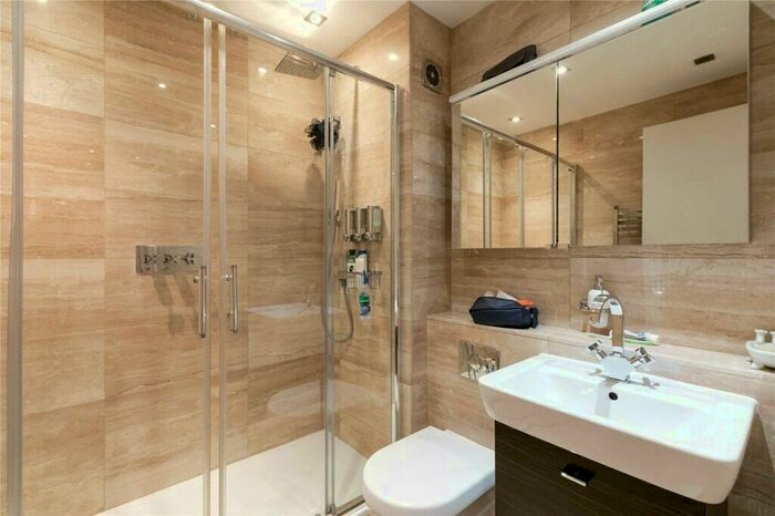 2 Bedroom Apartment To Rent In Merganser Court, Star Place, Wapping, E1W
