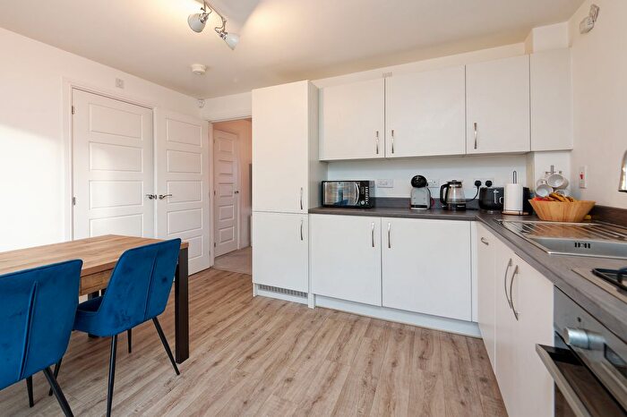 3 Bedroom End Of Terrace House For Sale In Newfield Way, Brookfield, PA5