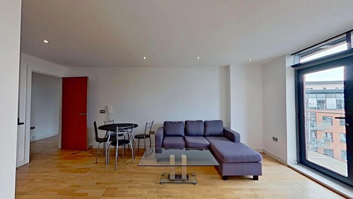 2 Bedroom Flat To Rent In Gotts Road, Leeds, LS12