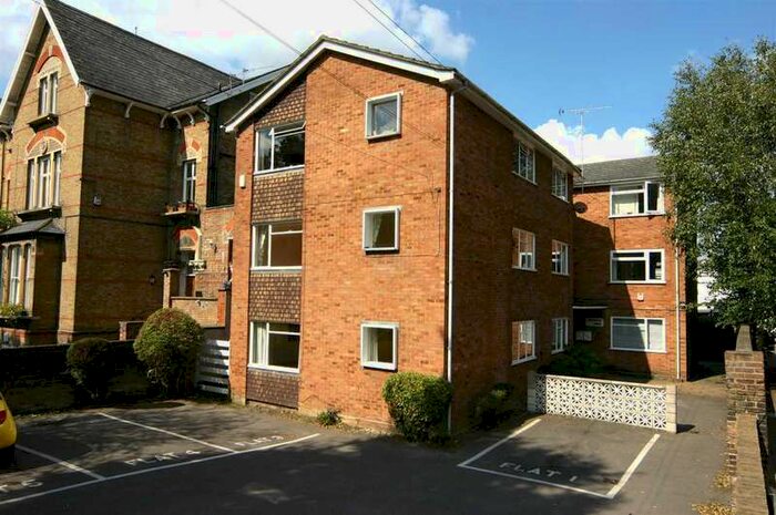 2 Bedroom Apartment To Rent In Windsor, Berkshire, SL4