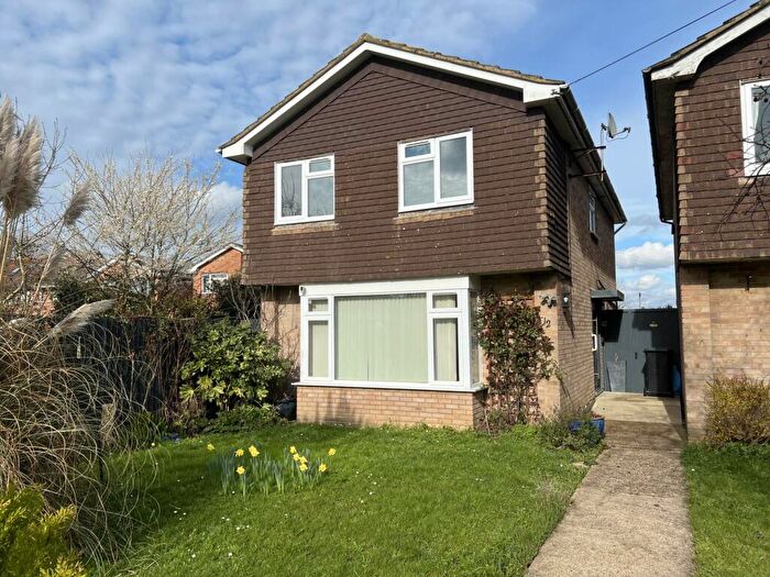 3 Bedroom Detached House For Sale In Swan Walk, Kelvedon Hatch, Brentwood, CM15