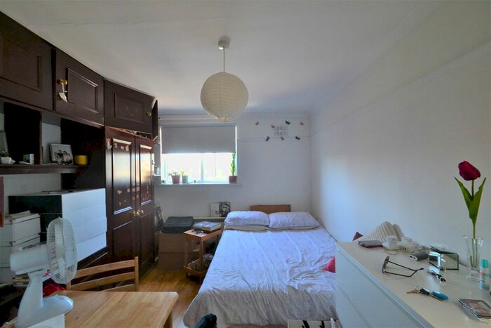 Studio To Rent In Park Parade, Harlesden, NW10