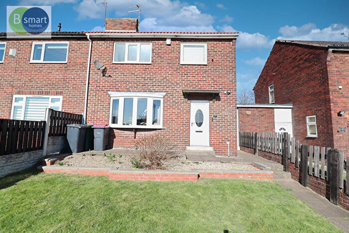 3 Bedroom Semi Detached House For Sale In Knollbeck Avenue, Brampton, S73