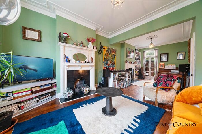 6 Bedroom End Of Terrace House For Sale In Lechmere Road, London, NW2