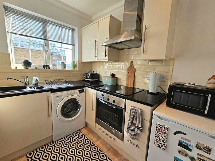 2 Bedroom Flat For Sale In Golden Gate Way, Eastbourne, BN23