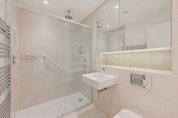 2 Bedroom Flat For Sale In Eden Place, Oxted, RH8