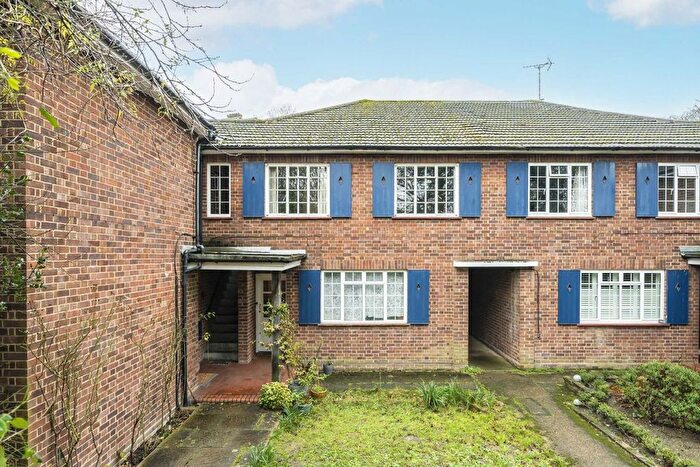 2 Bedroom Flat To Rent In Westleigh Avenue, London, SW15
