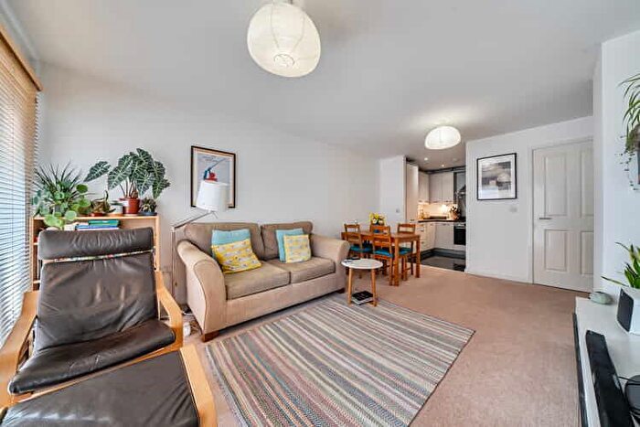 2 Bedroom Flat For Sale In Eversley House, Clapham, London, SW4