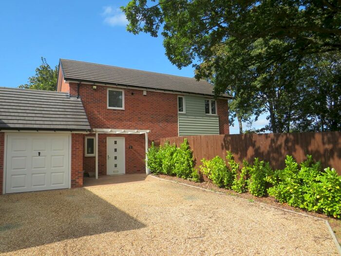 4 Bedroom Link Detached House To Rent In Shooters Hill, Sutton Coldfield, B72