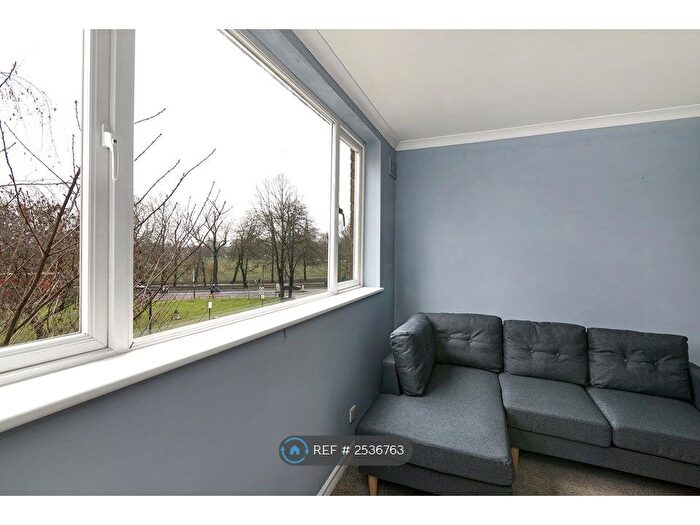 2 Bedroom Flat To Rent In Dalecroft, London, N4