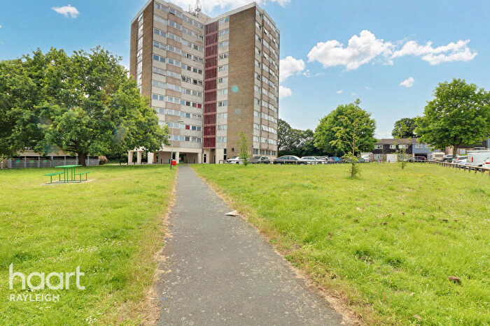 2 Bedroom Flat For Sale In Mansell Close, Leigh-On-Sea, SS9