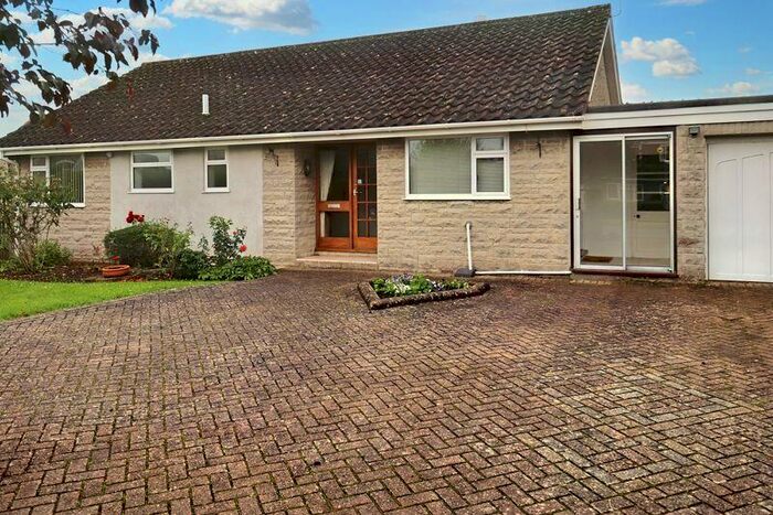 3 Bedroom Detached Bungalow To Rent In Middle Brooks, Street, BA16