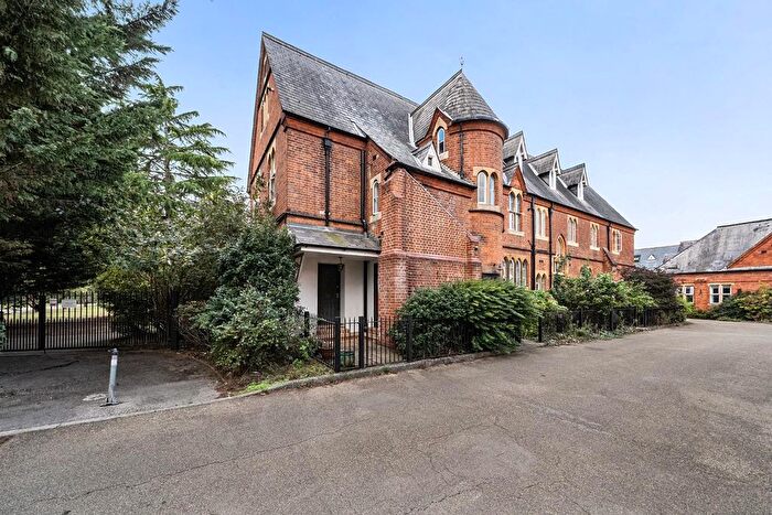 2 Bedroom Flat For Sale In Hatch Lane, Windsor, SL4