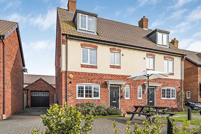 4 Bedroom Town House For Sale In Watermans Road, Waterbeach, Cambridge, CB25