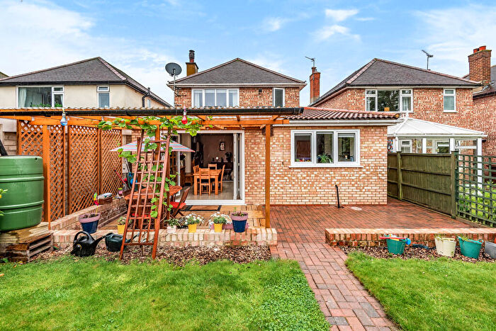 4 Bedroom Detached House To Rent In Shepherds Lane, Guildford, GU2