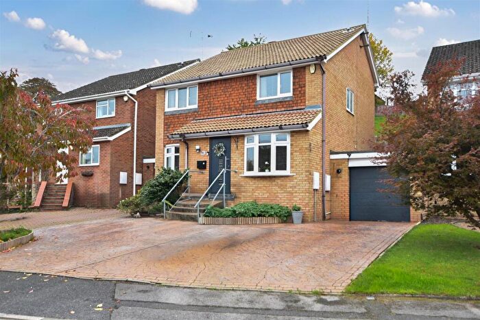 4 Bedroom Detached House For Sale In Harrow Road, Leighton Buzzard, LU7