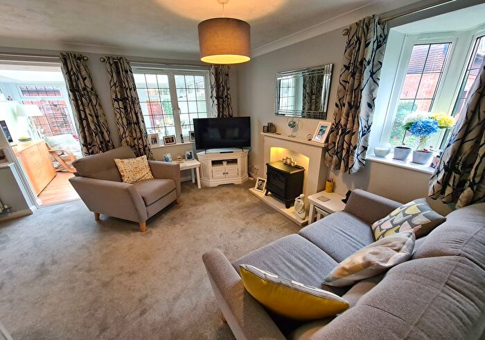 2 Bedroom End Of Terrace House For Sale In Denbigh Close, Southampton, SO40