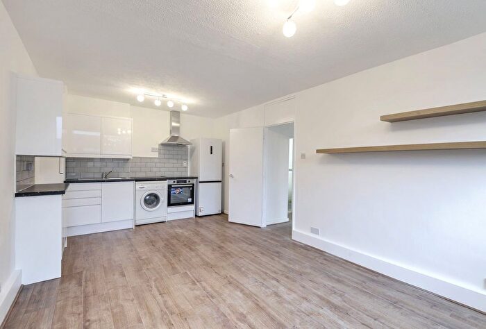 Studio To Rent In Gleneagle Road, London, SW16