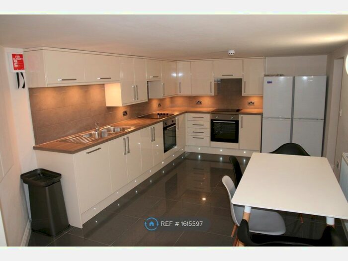 6 Bedroom End Of Terrace House To Rent In Cardigan Road, Leeds, LS6