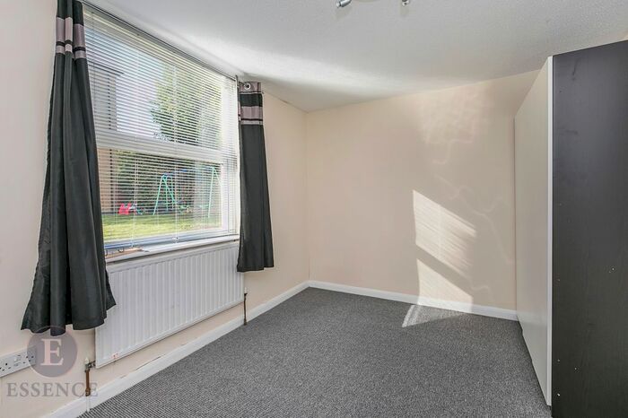 2 Bedroom Flat To Rent In London Road, Northfleet, Gravesend, Kent, DA11