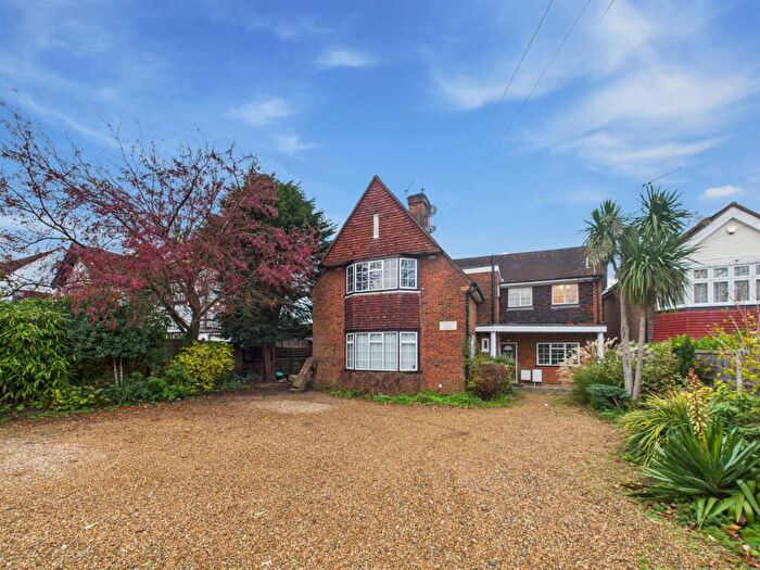 3 Bedroom Maisonette For Sale In Ickenham Road, Ruislip, HA4