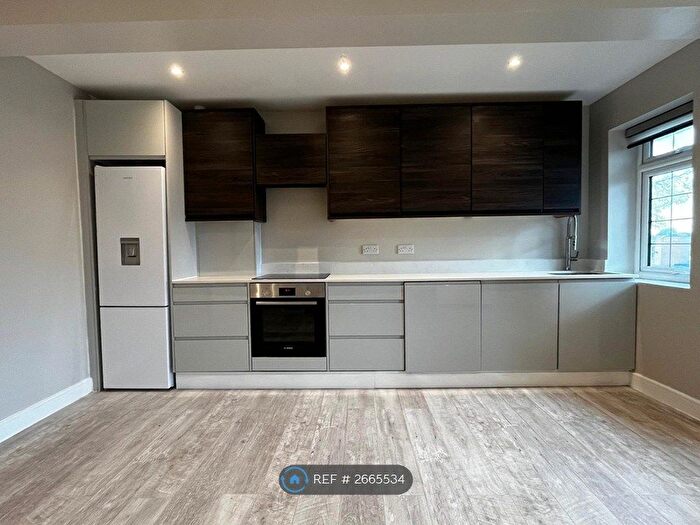 2 Bedroom Flat To Rent In Torcroft, London, NW4