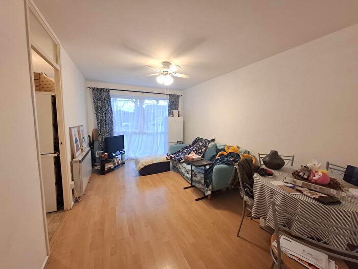 1 Bedroom Apartment To Rent In Roydon Court, Hemel Hempstead, HP2