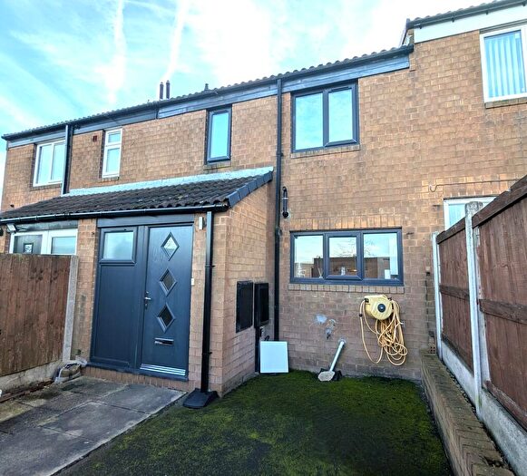 3 Bedroom Town House For Sale In Markfield Drive, Flanderwell, S66