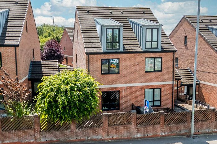 3 Bedroom Semi Detached House For Sale In Heritage View, Castleford, West Yorkshire, WF10