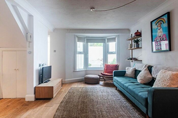 1 Bedroom Apartment To Rent In St. Georges Road, Brighton, BN2