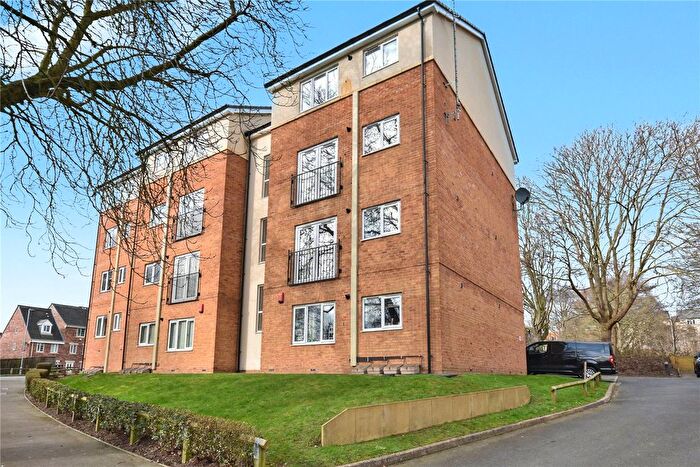 2 Bedroom Flat For Sale In Holly Way, Leeds, LS14