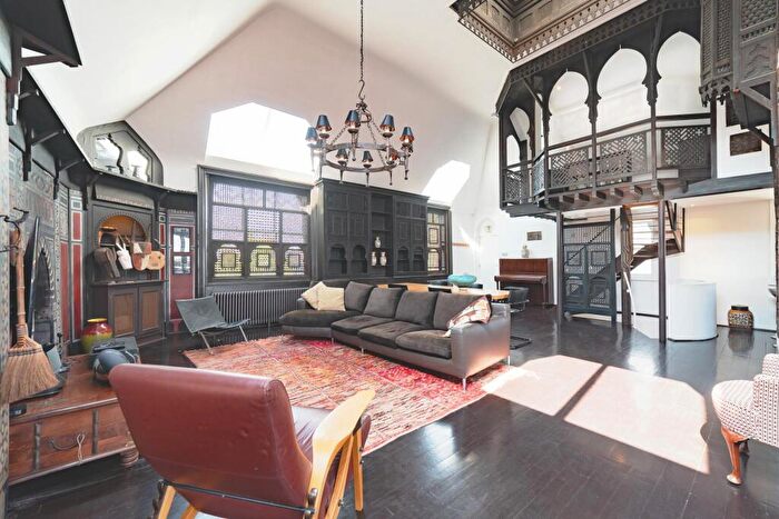 4 Bedroom Apartment To Rent In Lyndhurst Road, Hampstead, NW3