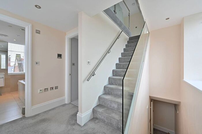 2 Bedroom Flat To Rent In Royal Connaught, Bushey, WD23